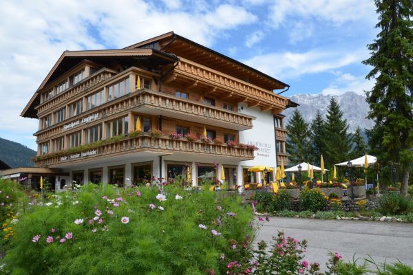 hotel-zugspitze-lermoos-sommer-ansicht-407.jpg